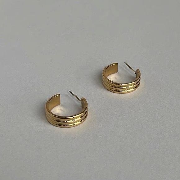18k gold hoop earrings, mini hoop earrings, medium hoop earrings, gold earrings - Picture 9 of 11